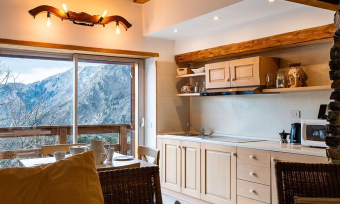 Realdo House | Stunning private villa with A/C, WIFI, balcony, pets allowed, panoramic view and parking