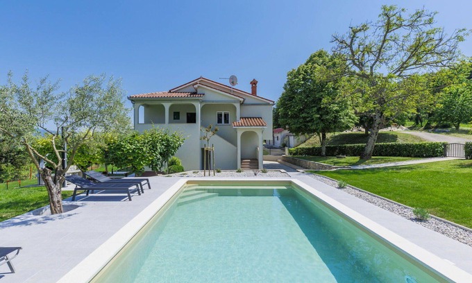 Pican House | Inviting Private Villa with Pool, Ocean View & Pet Friendly