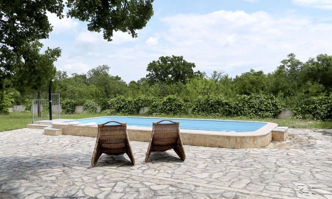 Drinovci House | Inviting Villa with Private Pool, WiFi & Pet-Friendly Stay