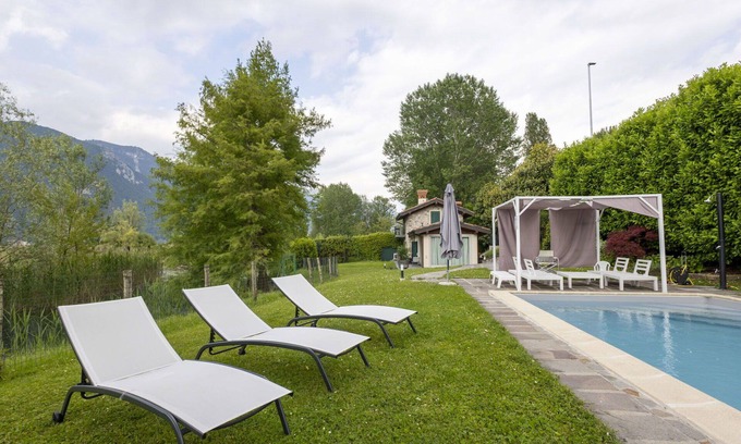 Cremignane Villa | Stunning private villa with WIFI, A/C, private pool, TV, patio, pets allowed and parking