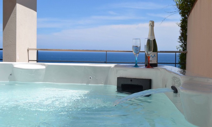 Llanca Villa | Coastal Escape: 10/10 Ratings Near Barcelona's Beauty