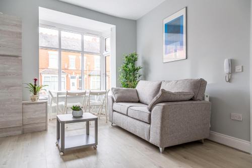 King's Heath Apartment | Recently Refurbished Hotel with Excellent Guest Rating
