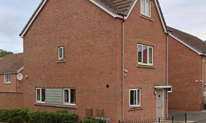 Dadlington House | Family-Friendly Retreat at Coventry CV2 for Memorable Stays