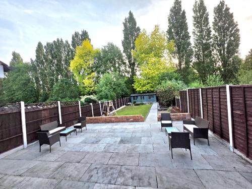 Walsall House | Stunning property with Summer house