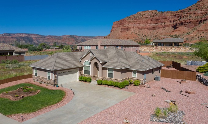 Kanab House | Inviting Red Rock Views with King Bed & Pool Access
