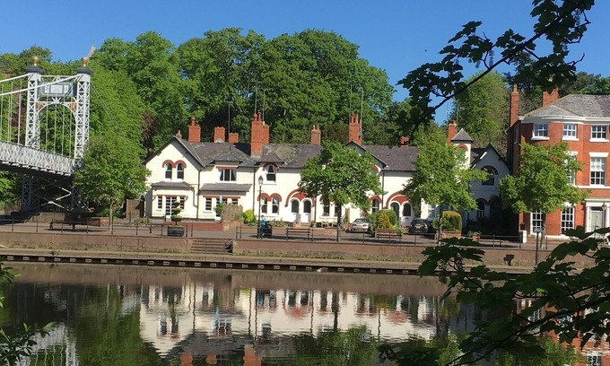 Chester Apartment | Riverside Apartment with Ocean Views & Spa, Central City