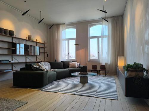 Sint-Andries Apartment | Elegant Riverview Apartment - 4 Star, Guest Rated 10/10