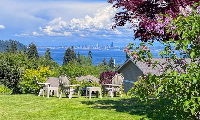 Manchester House | Premier Royal View House with Spa & Hot Tub Amenities