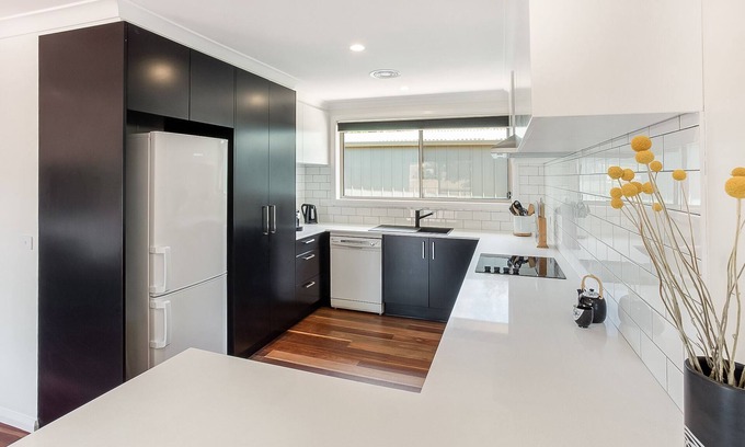 Porepunkah House | Remarkable Alpine Views with Child-Friendly Amenities