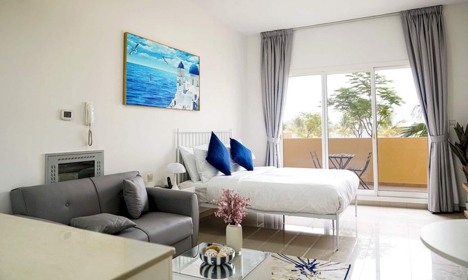 Bab Al Bahr Apartment | Beautiful Sea View Apartment with Balcony & Pool Access