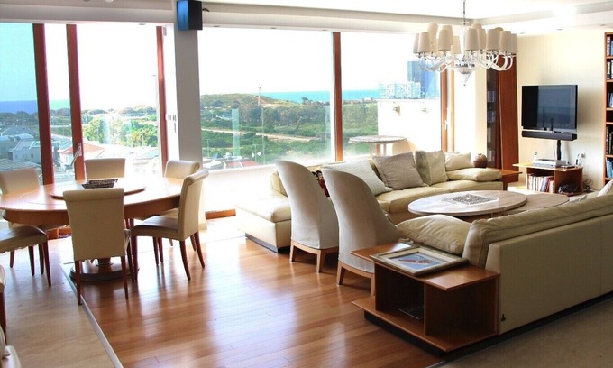 Rishon LeTsiyon Apartment | Elegant Sea View Penthouse: Family-Friendly Retreat Awaits