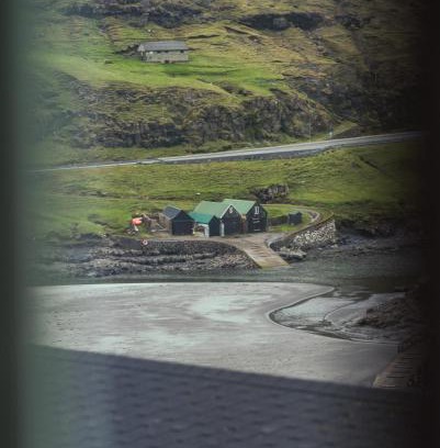 Leynar House | Scenic Beachfront Retreat - 3BR with Breathtaking Views