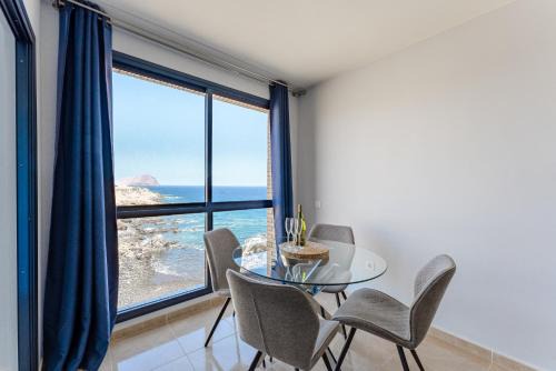 Los Abrigos Apartment | Oceanfront Retreat with Magnificent Views in Los Abrigos