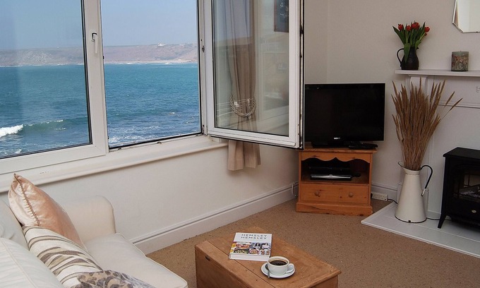 Sennen Cove Apartment | Stunning Sea Views at the Little Bo Apartment