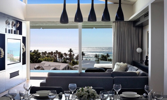 Camps Bay Apartment | Inviting Oceanfront Oasis with Family-Friendly Amenities