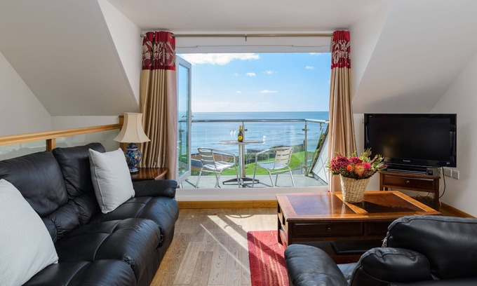 Seaton Apartment | Relaxing Seaside Townhouse with Scenic Ocean Views