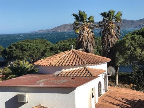 Llanca Apartment | Sea View 4-Bed Apartment Near Beach at Cap Ras - Rated 9.6