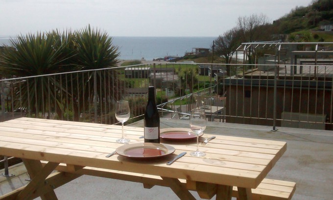 Millendreath Apartment | Serene Sea Views with Pool & Spa, Steps from the Beach