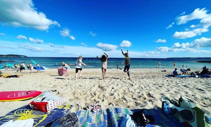 Maenporth Apartment | Seaview Cornwall Apartment with Pool, Spa and Tennis