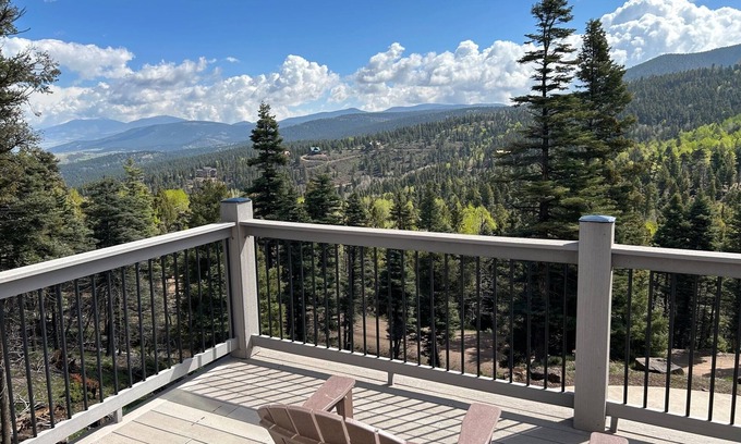 Angel Fire Ski Chalet | Inviting Ski Chalet in Angel Fire with Hot Tub & Scenic Views