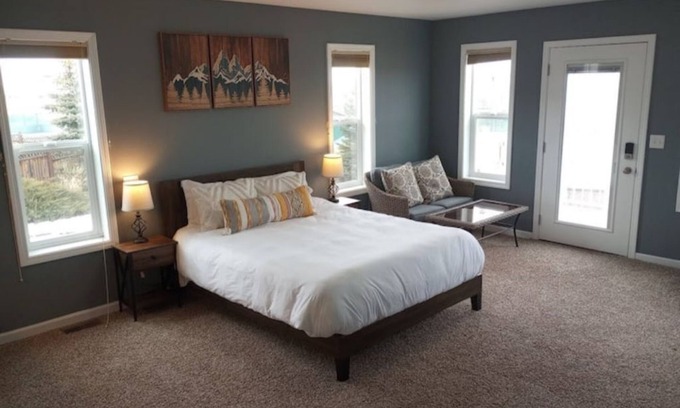 Baker City House | Exceptional Skyline Suite with Pool & Spa at Quail Ridge