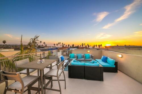 South Mission Beach House | Cozy South Mission Home with Rooftop & Ocean Views