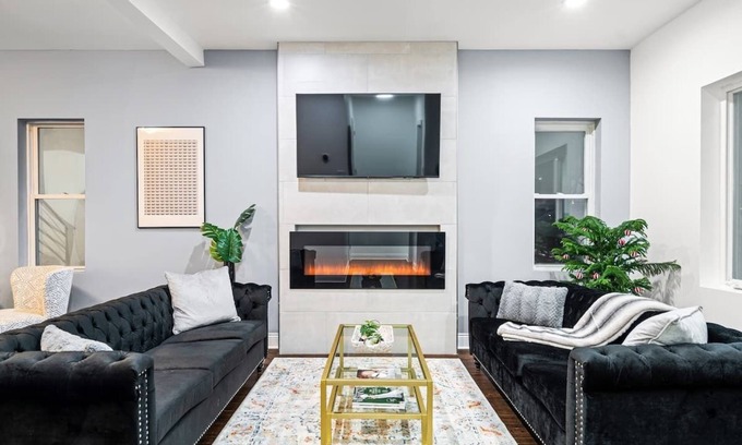 Cragin House | Elegant 7BD Home with Garage - A Family-Friendly Retreat