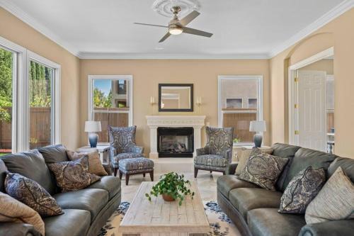 Westlake Apartment | Family-Friendly Home in Natomas for Memorable Getaways
