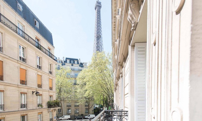 Quartier du Gros-Caillou Apartment | Elegant Retreat with Balcony & Eiffel Views, Rated 10/10