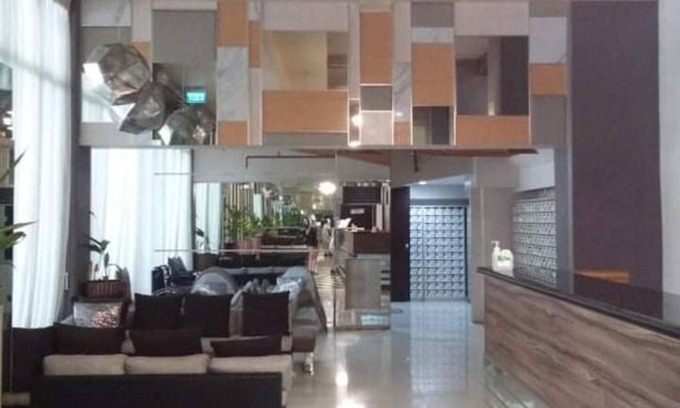 Mabolo Apartment | Modern Studio with Breakfast & Kitchen in Persimmon