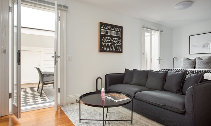 Lewisham Apartment | Ideal Studio with Alfresco Terrace, Perfect for Families