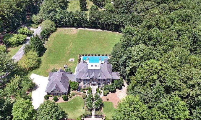 Acworth Apartment | Inviting Studio with Pool, Spa & Lake Views