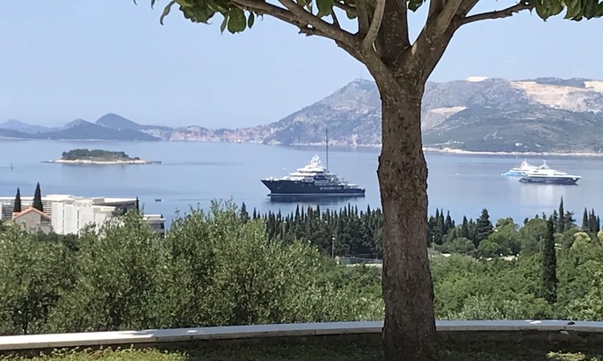 Cavtat Apartment | Beachfront Apartment with Pools and Spa Amenities
