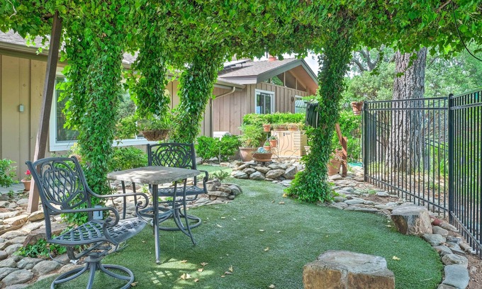 Mariposa Cottage | Enchanting Treetop Villa - Steps to Downtown Mariposa