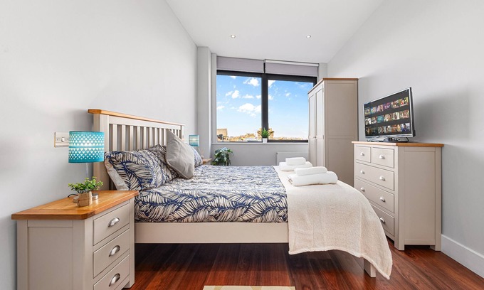 Wimbledon Park Apartment | Modern Two Bedroom Apartment Near Central London