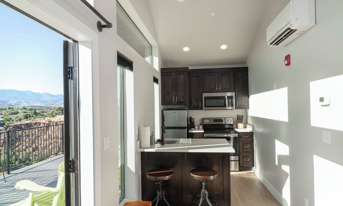 La Verkin Villa | Pet-Friendly Getaway with Scenic Views at The Dwellings