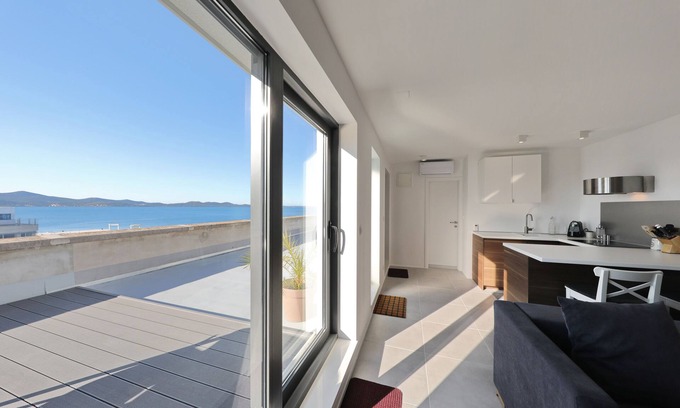Zadar Old Town Apartment | Top-Rated Ocean View Apartment with Kitchen & Breakfast