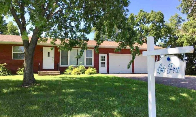 Pepin House | Lake View Retreat near Villa Bellezza - Guest Rated 9.6/10