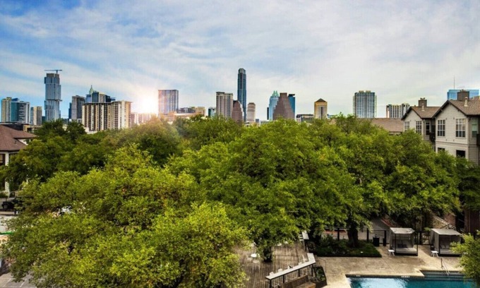 Travis Heights Apartment | Unforgettable Views Steps from Downtown & Rainey Street