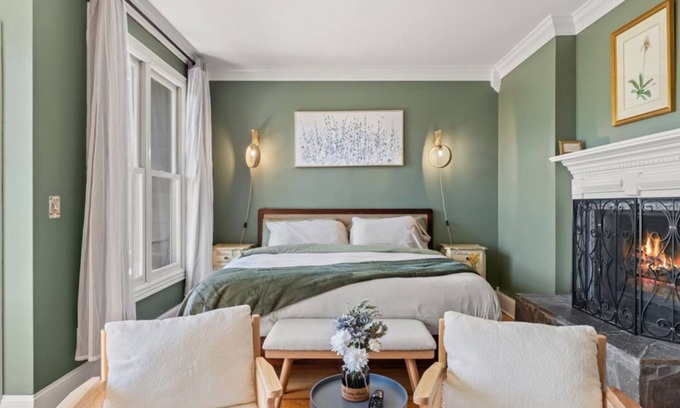 Townsend Hotel | Elegant Colonial Decor with Private Balcony & Mountain Views