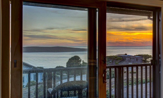 Dillon Beach House | Oceanfront Retreat with Breathtaking Views and Spa Access