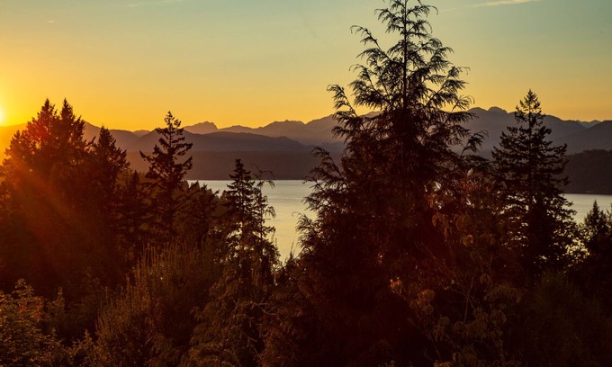 Union Apartment | Modern Hood Canal Retreat with Breathtaking Views & Amenities
