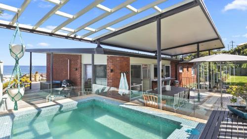 Copacabana House | Relaxing Getaway with Plunge Pool & Beach Access