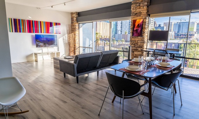 Roosevelt Condo | High-Rise Retreat with Balcony, Pool & Ocean Views