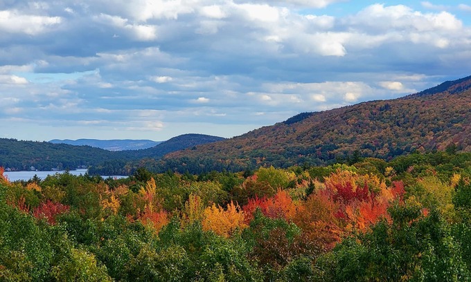 Mount Sunapee House | Scenic Getaway Near Lake Sunapee Beach & Ski Base