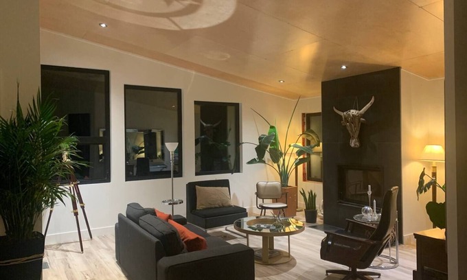 East Kootenay House | Scenic Mountain Retreat with Vintage Charm & Pet-Friendly Amenities