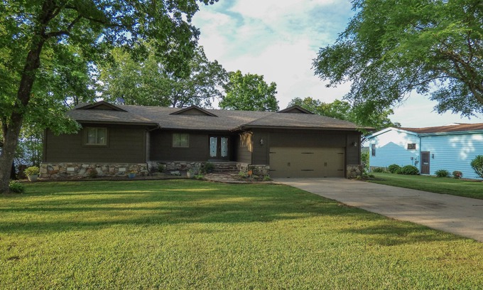 Heber Springs House | Scenic Retreat Near Greers Ferry Lake with Pool Table & More