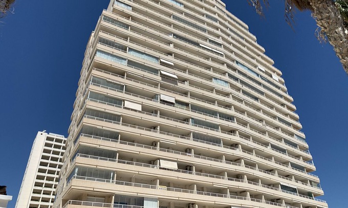 Calpe Apartment | Breathtaking Ocean Views with Convenient Parking Options