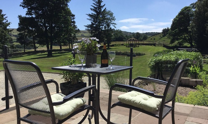 Hepworth Apartment | Serene Retreat with Top-Rated Amenities Near Holmfirth