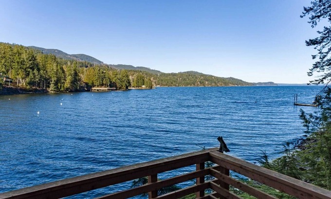Lilliwaup House | Unforgettable Ocean Views, Private Beach & 10/10 Guest Rating!